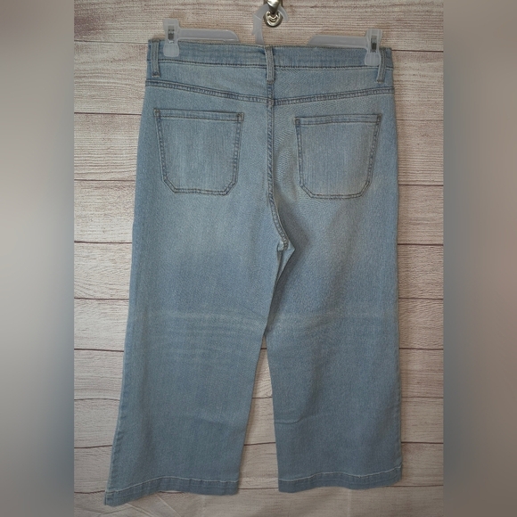 Time and Tru High Rise Wide Leg Cropped Jeans Size 10 - Picture 2 of 3